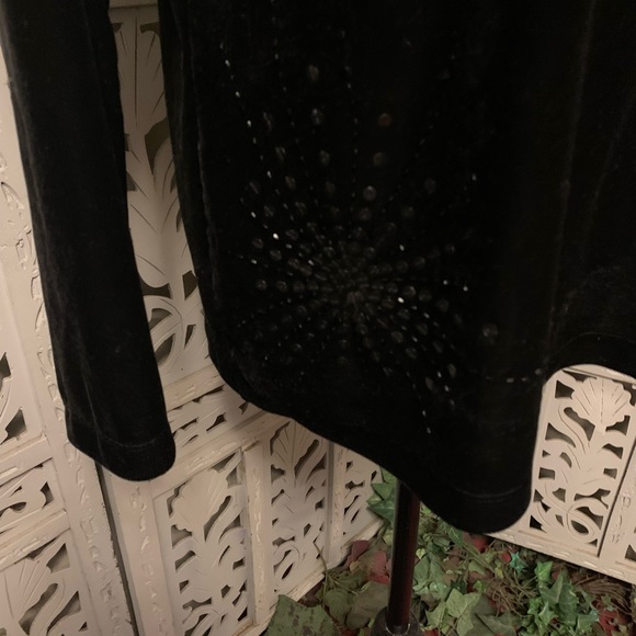 BÉCHAMEL! BEAUTIFUL BLACK VELVET & SNOWFLAKE SEQUINS LONG SLEEVE STRETCHY TOP - Picture 4 of 6